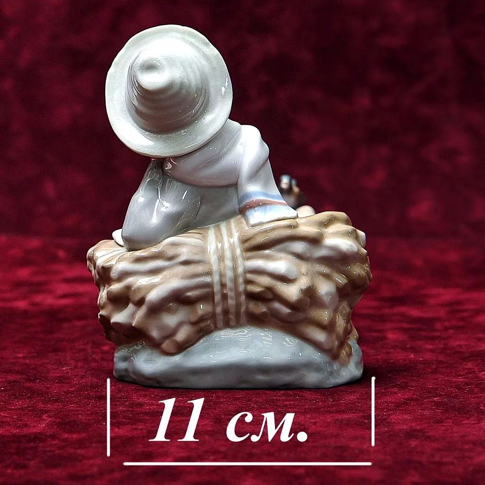 Коллекционная Фарфоровая статуэтка «Мальчик с птицей», Lladro Испания - 1970 год.