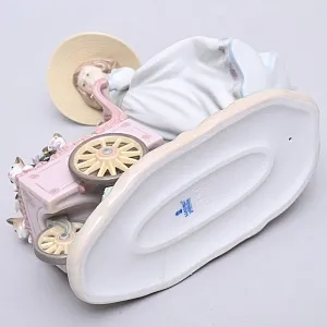 Авторская Фарфоровая статуэтка «Девочка с тележкой цветов и котятами», Lladro Испания.