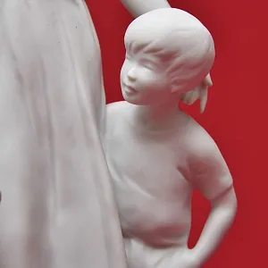 Коллекционная Фарфоровая Статуэтка «Мать и дети. Материнство», Kaiser Германия, 90-е годы ХХ века.