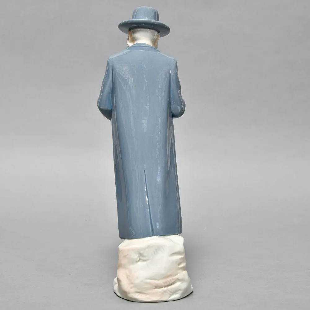 Коллекционная Фарфоровая статуэтка «Раввин. Ребе, читающий Тору», NAO by Lladro Испания.