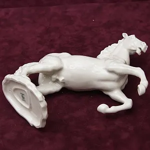 Редкость!!! Фарфоровая статуэтка «ЛОШАДЬ НА ДЫБАХ», Hutschenreuther, Германия - 1966 год.