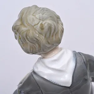 Коллекционная Фарфоровая статуэтка «Мальчик с розами», Lladro Испания, 1971 - 1979 годы.