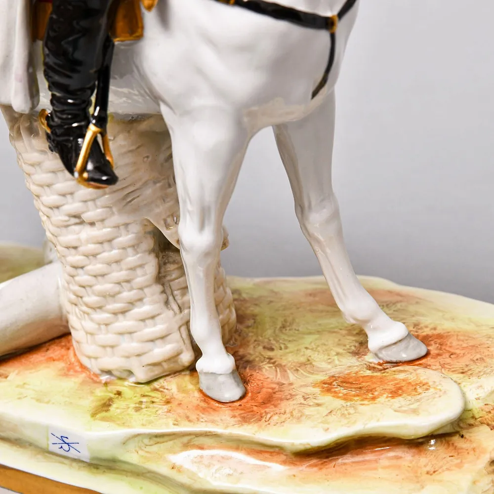 Редкая Коллекционная статуэтка «Наполеон Бонапарт на коне», Фарфор Scheibe - Alsbach Германия.