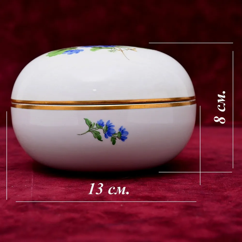 Шкатулка - Бонбоньерка круглой формы из коллекции «BLUMEN», Фарфор MEISSEN Германия.