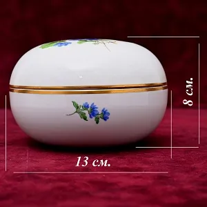 Шкатулка - Бонбоньерка круглой формы из коллекции «BLUMEN», Фарфор MEISSEN Германия.