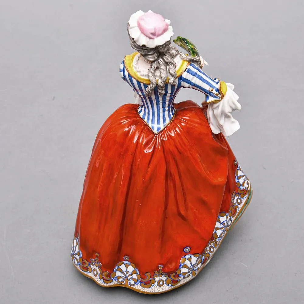 Антикварная Фарфоровая статуэтка «Девушка с веером», Capodimonte Италия, 1771 - 1834 годы.