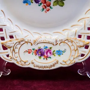 Коллекционная Тарелка - Блюдо «Садовый букет» Прорезной Фарфор, SP Dresden Германия.