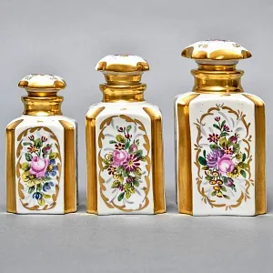 Антикварный Парфюмерный набор - три Флакона и Шкатулка, Limoges Франция, конец XIX - начало ХХ века. 