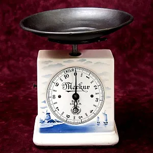 Кухонные Весы «Merkur» в Фарфоровом корпусе, D.R & G.M., Германия -1915 год.