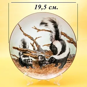  Коллекционная Тарелка «Лесной Год, АПРЕЛЬ. Скунсы» Фарфор, Англия -1982 год.