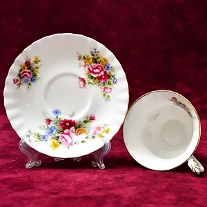 Коллекционная Фарфоровая Чайная пара «Сад в Челси», ROYAL ALBERT Англия, вторая половина ХХ века.