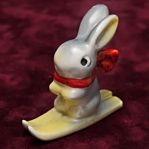 Коллекционная Фарфоровая Статуэтка «Зайчик на лыжах», Барановский ФЗ CCCР,  конец 50 -х годов.