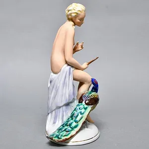 Коллекционная статуэтка «Обнаженная девушка с зеркалом и павлином», Фарфор, FASOLD & STAUCH Германия.