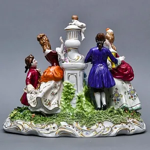 Коллекционная Фарфоровая статуэтка «ГАЛАНТНАЯ ПРОГУЛКА», Scheibe-Alsbach Германия, середина ХХ века. 