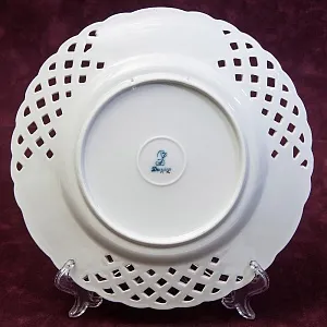 Прорезной Фарфор Коллекционная Тарелка - Блюдо «Садовый букет», SP Dresden Германия.