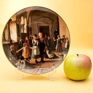 Коллекционная Тарелка «В монастырской школе» Фарфор, Хучеройтер - Hutschenreuther, Германия.