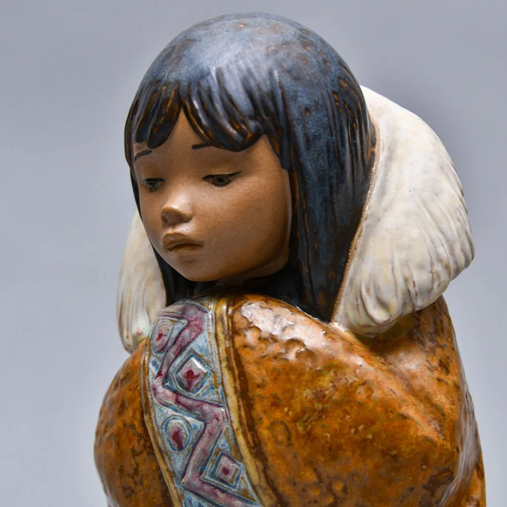 Фарфоровая Статуэтка «Девочка эскимос. Арктическая зима», Грес Lladro, Испания.