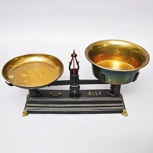 Старинные Кухонные весы на 10 кг. с двумя латунными чашами. Франция начало ХХ века!
