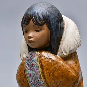 Фарфоровая Статуэтка «Девочка эскимос. Арктическая зима», Грес Lladro, Испания.