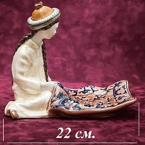 Коллекционная статуэтка - мелочевница «Киргизка с ковром», Фаянс ЗиК Конаково СССР, 1957 год. 