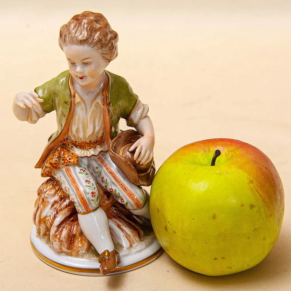 Редкая! Коллекционная фарфоровая статуэтка «МАЛЬЧИК СО ШЛЯПОЙ», Unterweissbach Германия.