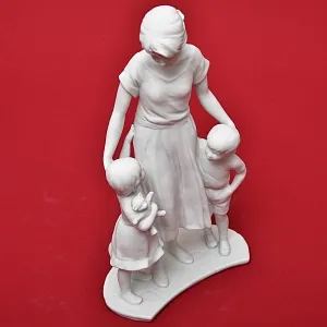 Коллекционная Фарфоровая Статуэтка «Мать и дети. Материнство», Kaiser Германия, 90-е годы ХХ века.