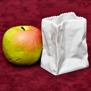 Миниатюрная Фарфоровая Вазочка «Мятый пакет», Rosenthal Германия - 1979 год. 