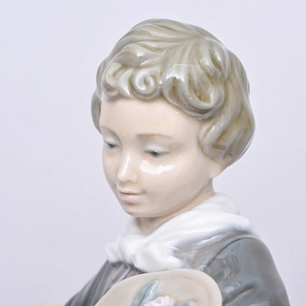 Коллекционная Фарфоровая статуэтка «Мальчик с розами», Lladro Испания, 1971 - 1979 годы.