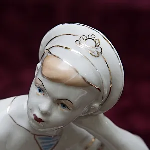 Фарфоровая Статуэтка «Петя Бачей», Городницкий Фарфоровый завод - СССР - 1957 год.