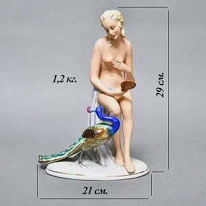 Коллекционная статуэтка «Обнаженная девушка с зеркалом и павлином», Фарфор, FASOLD & STAUCH Германия.