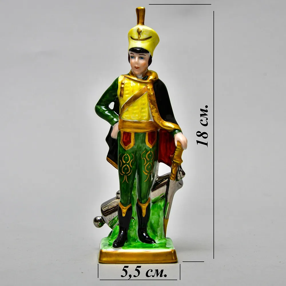 Коллекционная Фарфоровая Статуэтка «Солдат - Гусар», Германия - вторая половина ХХ века.