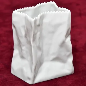 Миниатюрная Фарфоровая Вазочка «Мятый пакет», Rosenthal Германия - 1979 год. 