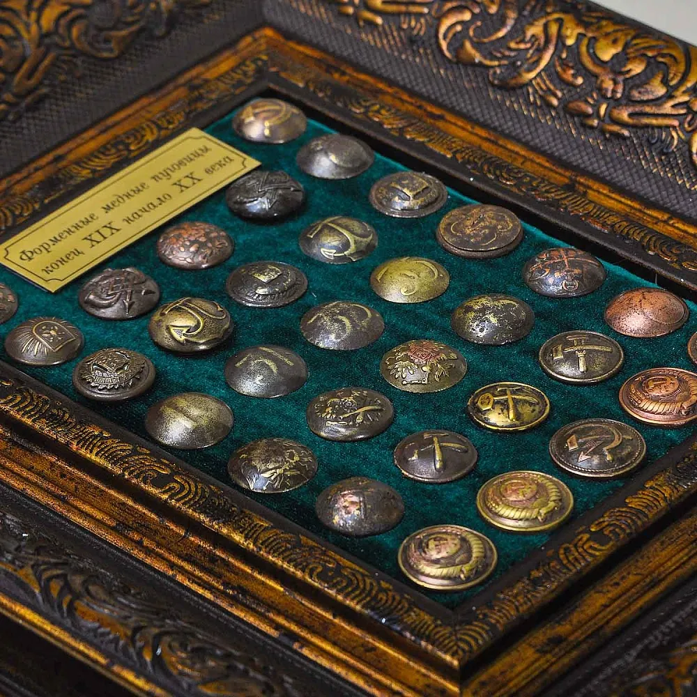 Настенное Коллекционное Панно - Картина «Старинные Латунные пуговицы». Россия конец XIX - начало ХХ века.