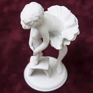 Коллекционная Статуэтка «Маленькая балерина», бисквитный фарфор Kaiser, Германия -1979 год.