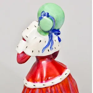 Коллекционная Фарфоровая статуэтка «Рождественское утро. Девушка с муфтой» , Royal Doulton Англия.