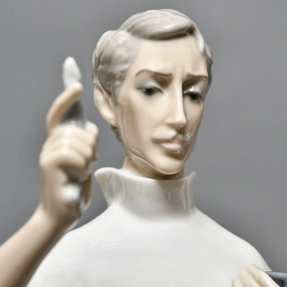  Коллекционная Фарфоровая статуэтка «Врач - Стоматолог», Lladro Испания, 1977 год.