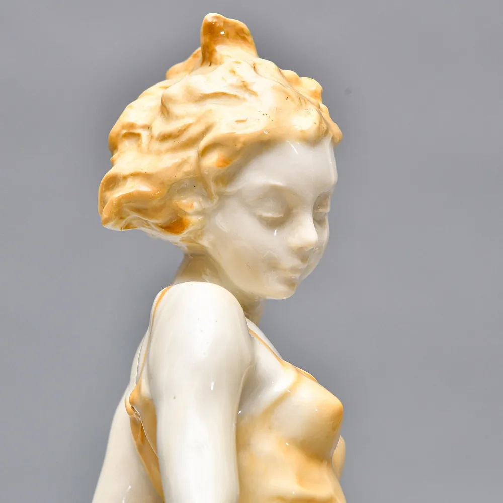 Коллекционная Фарфоровая статуэтка «Девушка с собаками - левретками», Hutschenreuther Германия.