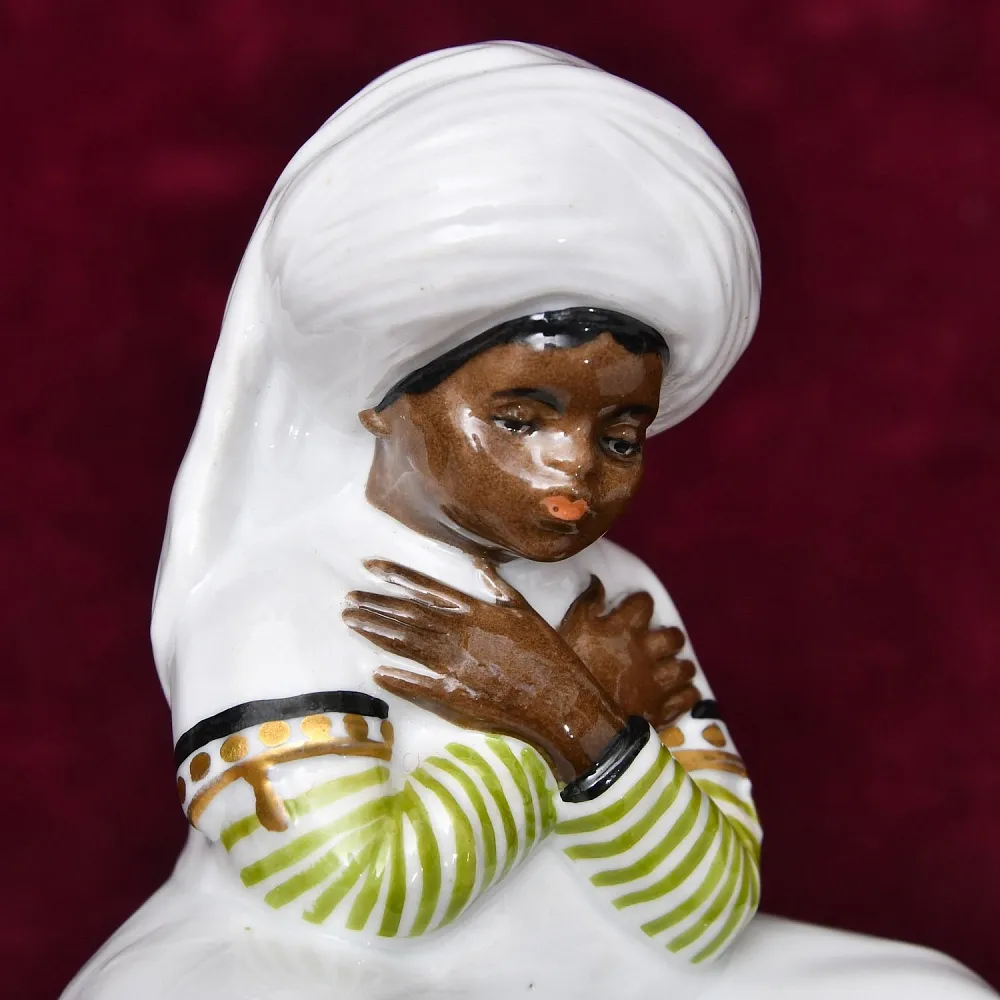 Коллекционная Фарфоровая статуэтка «Восточный Паж», Karl Ens Германия, первая половина ХХ века.