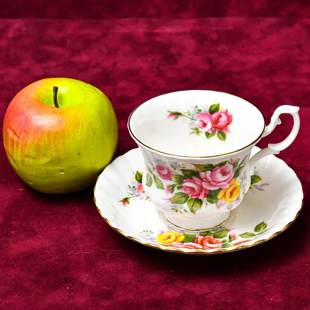 Коллекционная Фарфоровая Чайная пара «WESTBURY», ROYAL ALBERT Англия, вторая половина ХХ века.