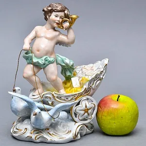 Редкая Фарфоровая Статуэтка «Путти - ПОЧТАЛЬОН», Scheibe - Alsbach, Германия середина ХХ века.