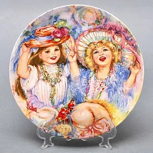 Коллекционная Фарфоровая тарелка «Детство. Девочки и шляпки», Wedgwood Англия - 1982 год.