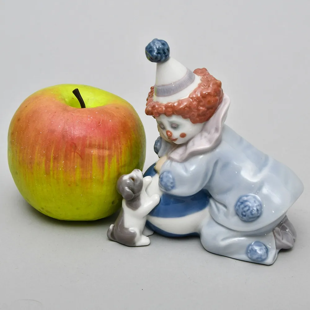 Фарфоровая статуэтка «Маленький клоун с мячом и собачкой» Lladro, Испания - 1985 год.