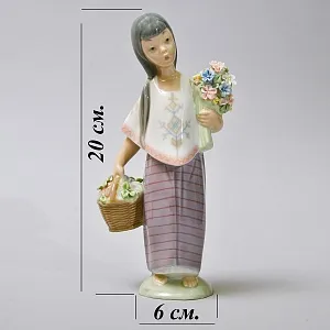 Авторская Фарфоровая статуэтка «ЛУПИТА. Девочка с цветами и корзинкой яблок», Lladro Испания.