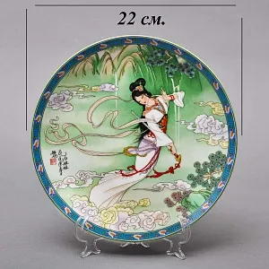Коллекционная Тарелка «Китайская девушка в белом платье с мечом» Фарфор, Китай -1989 год.