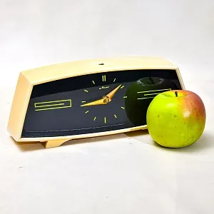 Винтажные Настольные Механические Часы «Маяк» СССР -1965 год.