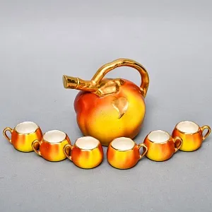 Фарфоровый Ликерный набор «ЯБЛОЧКИ» - 7 предметов, Франция, середина ХХ века. 