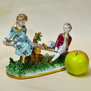 Коллекционная Фарфоровая Статуэтка «Дети на Качелях», Германия, вторая половина ХХ века.