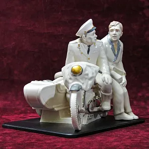 Большая Коллекционная Авторская Статуэтка «Берегись автомобиля», фарфор, Россия.