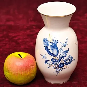 Фарфоровая Ваза из коллекции «Голубые Цветы», MEISSEN Германия - 1986 год.