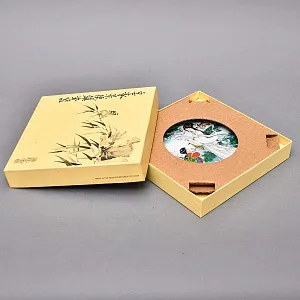 Коллекционная Номерная Тарелка «Китайские мастерицы шелка» Фарфор, Китай -1990 год.